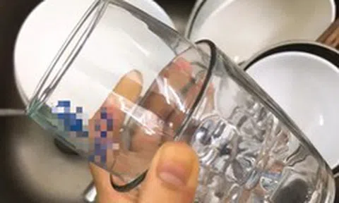 Tất cả các gia đình đang dùng cốc thủy tinh chú ý!