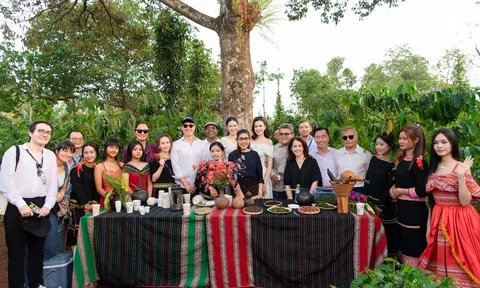 Các hoa hậu kể câu chuyện “di sản sống” cà phê tại Buôn Ma Thuột