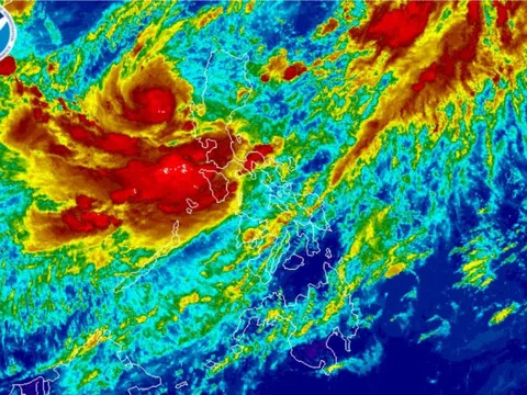 Bão số 4 Cỏ may tại Biển Đông đã tấn công đất liền, Philippines ra loạt cảnh báo