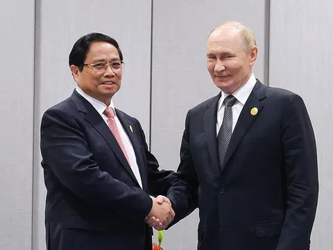 Thủ tướng Phạm Minh Chính gặp Tổng thống Nga Vladimir Putin
