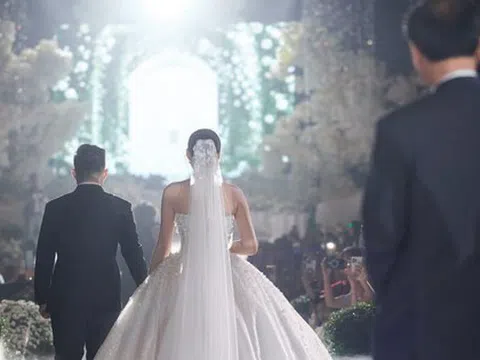 “Dạ, con đi lấy chồng ạ” - chỉ một chữ “Dạ”, cả MXH lặng đi trước đạo làm con của Hoa hậu Đỗ Thị Hà