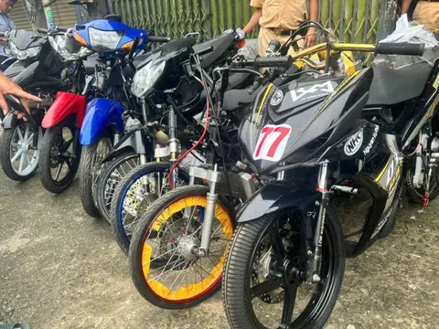 Công an TP HCM đột kích lò "độ chế" xe quy mô lớn