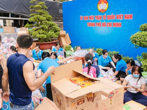 Trong 5 ngày, TPHCM vận động gần 280 tỉ đồng hàng hóa ủng hộ đồng bào miền Trung