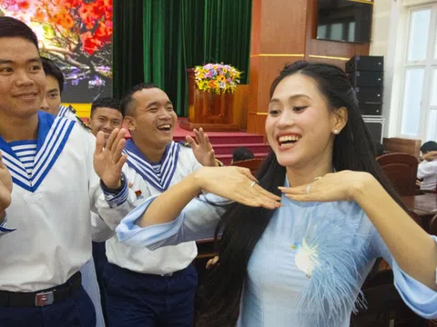 Ấm áp chương trình "Xuân chung tay giữ biển – Tết thắm tình quân dân"