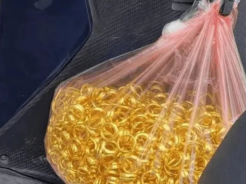 Gom hết 745 triệu đồng tiền mừng cưới để mua vàng, 2 năm sau nhận ra: "Chúng tôi lãi lớn nhưng khổ không nói nổi"