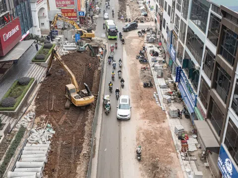 Đường gần 1km ở Hà Nội thi công ì ạch, hộ kinh doanh lo mất Tết