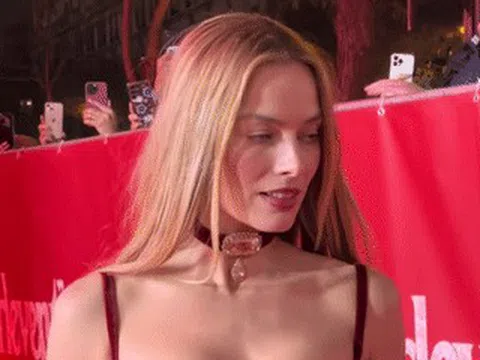 Nữ diễn viên sexy nghẹt thở, đeo trang sức xa xỉ gần 600 tỷ đồng là ai?