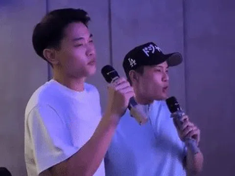 Cầu thủ Đình Bắc song ca với Quân A.P 'gây sốt', Huyền Lizzie sexy