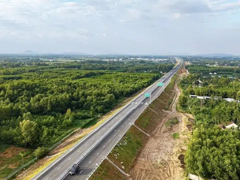 Cao tốc Quảng Ngãi - Hoài Nhơn hoàn thiện công tác vận hành, sẵn sàng phục vụ người dân về quê ăn Tết