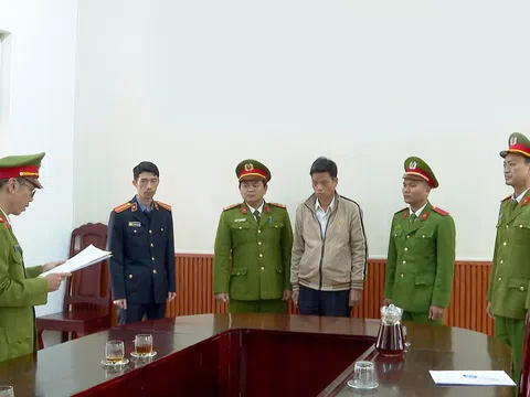 Lộ diện kẻ giúp người được nhờ làm sổ đỏ thành chủ đất