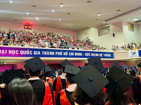 Một bài đăng trên Threads đang hot: "Rời giảng đường, các bạn 2k4 có ổn không?"