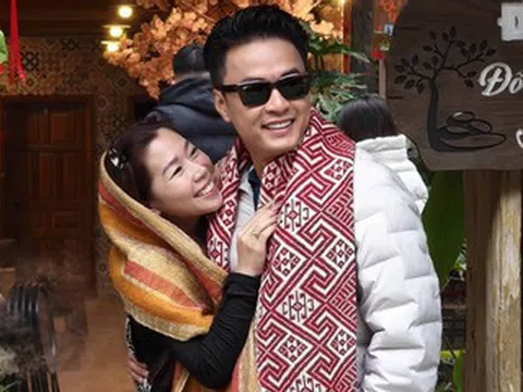 Diễn viên Hồng Đăng tình tứ bên vợ, Lương Thùy Linh giản dị vẫn cuốn hút