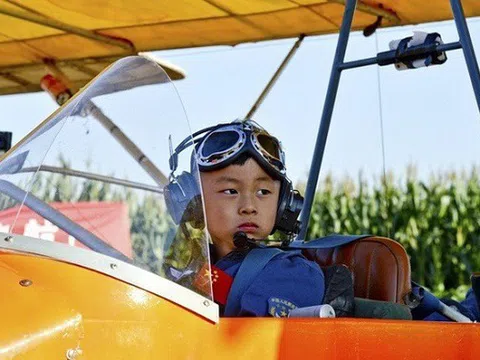 Cậu bé từng bị cảnh báo bại não và kỷ lục Guinness gây choáng: 5 tuổi trở thành phi công trẻ nhất thế giới