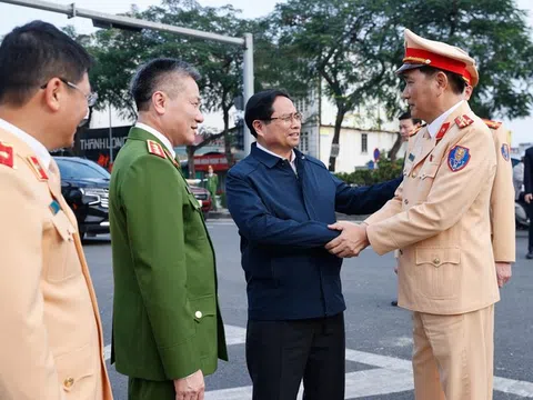 Thủ tướng kiểm tra, động viên các lực lượng công an ứng trực dịp Tết