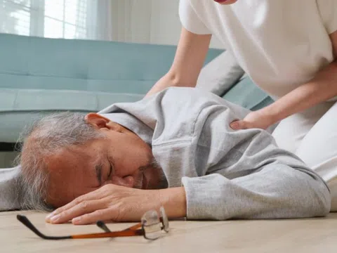 Ngày càng nhiều người bị đột quỵ, bác sĩ cảnh báo gấp: 3 thói quen này, dù khó đến đâu cũng phải thay đổi