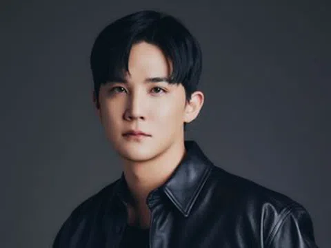 Bắt khẩn cấp nam ca sĩ 40 tuổi khi đang lưu diễn