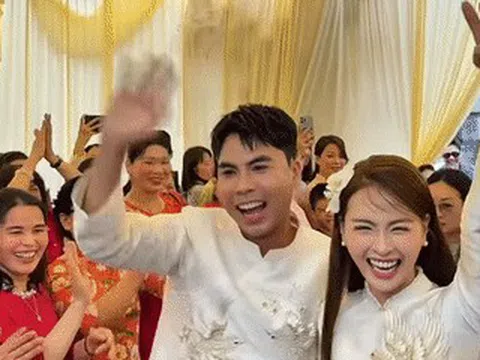 MC Huyền Trang VTV hạnh phúc ngập tràn trong lễ ăn hỏi với cầu thủ Đức Huy