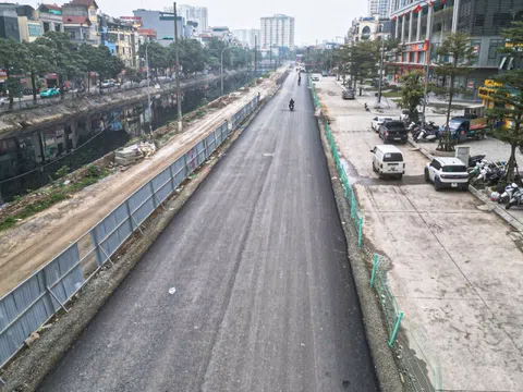 Diện mạo mới của đoạn đường từng chi chít ‘ổ voi, ổ gà’ ở Hà Nội