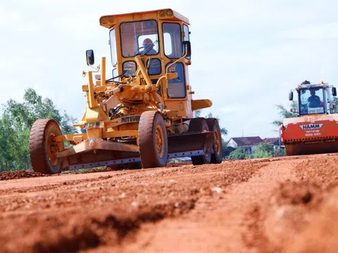 'Nhịp người, nhịp máy' hối hả trên công trường cao tốc 44.000 tỷ đồng ở Gia Lai