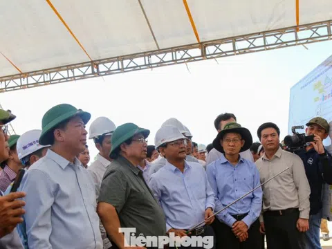 Thủ tướng kiểm tra dự án đường băng sân bay Phù Cát