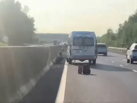 Dừng xe trên cao tốc đặt cảnh báo sai khoảng cách có thể bị phạt đến 14 triệu đồng