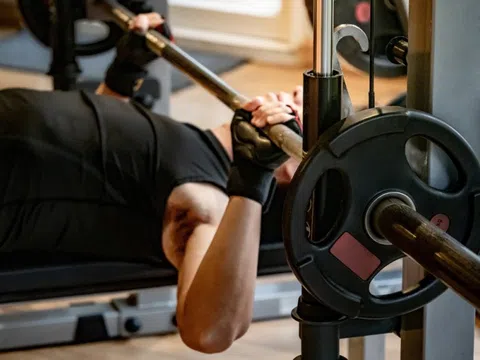 Người đàn ông suýt chết trong khi tập thể dục, bác sĩ cảnh báo: Phải làm điều này trước khi tập