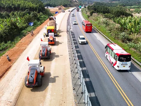 Đại công trường cao tốc Nội Bài-Lào Cai vận hành '3 ca 4 kíp', tăng tốc ngày đêm