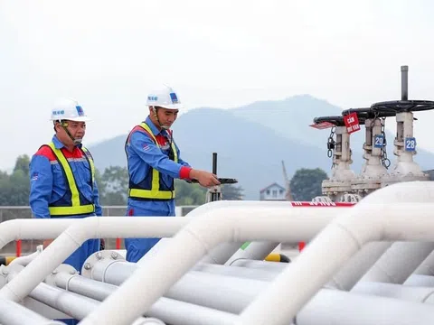 Chiến sự Trung Đông bùng nổ, doanh nghiệp xăng dầu họp khẩn bàn kế hoạch ứng phó