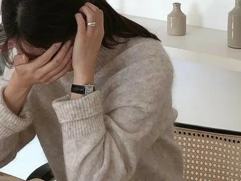 Đi làm bao nhiêu năm mới hiểu: Mỗi lần than mệt trên mạng là một lần tự giảm giá mình