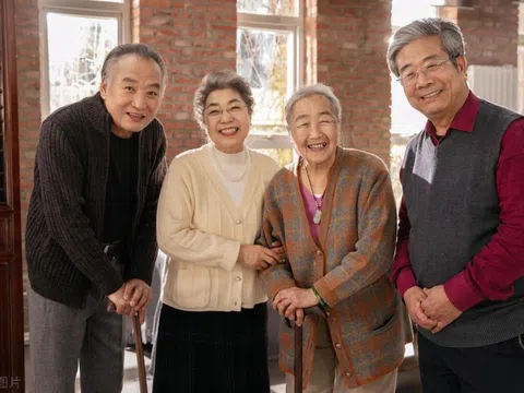 4 cặp vợ chồng rủ nhau sống chung biệt thự để dưỡng già, 3 năm sau đường ai nấy đi: “Nếu ở tiếp gia đình tôi sẽ tan vỡ”