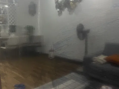 Thời tiết nồm ẩm miền Bắc khiến sàn nhà “đổ mồ hôi”, trơn như bôi mỡ: 5 cách vệ sinh mọi người nên biết