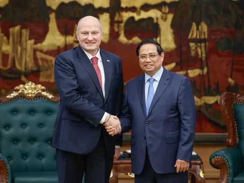 Thủ tướng tiếp Bộ trưởng Bộ Tình trạng khẩn cấp Liên bang Nga