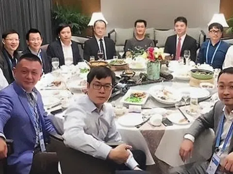 Mở tiệc mời bạn cũ đến họp lớp sau 20 năm, hóa đơn hết 190 triệu đồng, người đàn ông về bị xóa khỏi nhóm chat, không ai gặp lại