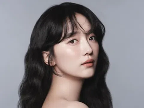 Nữ diễn viên 34 tuổi bị cha cắt đứt liên lạc vì bỏ nghề tiếp viên hàng không