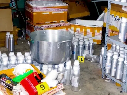 Công an Đồng Nai tìm bị hại liên quan đường dây nước hoa giả 50 tỉ đồng