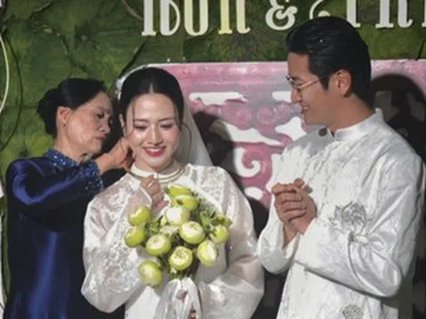 Việt Hoa ăn hỏi đậm chất Bắc Bộ, em trai Hòa Minzy xin lùi thời hạn lấy vợ