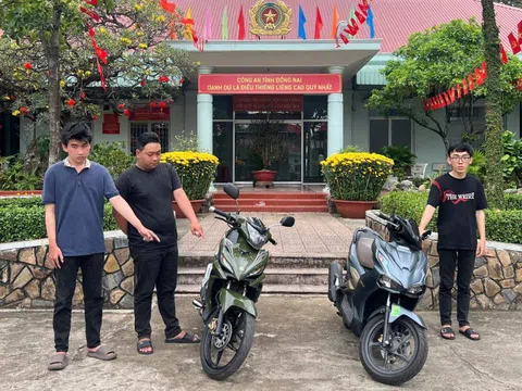 Tìm bị hại của nhóm giả danh công an để kiểm tra người đi đường