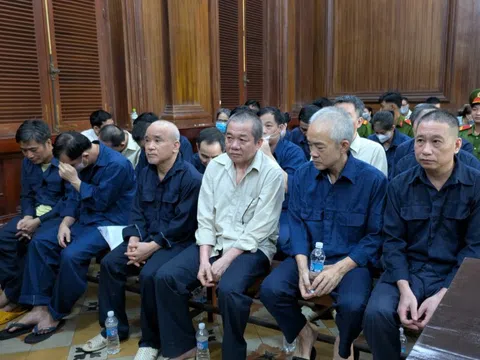 Chiêu trò “đào tạo” lái xe “học nhanh - thi nhanh”, giáo viên đánh dấu sẵn đáp án