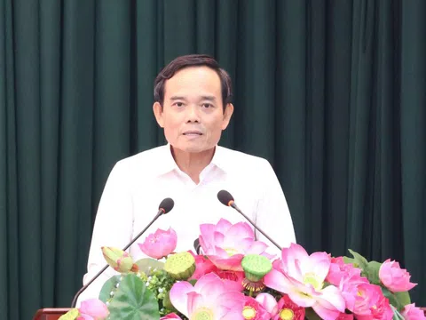 Bí thư Thành ủy TPHCM cảnh báo nguy cơ trẻ em lệ thuộc điện thoại thông minh