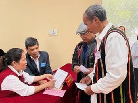 Quảng Trị: Nhiều nơi tỉ lệ cử tri đi bầu đã đạt 100% trong sáng 15-3