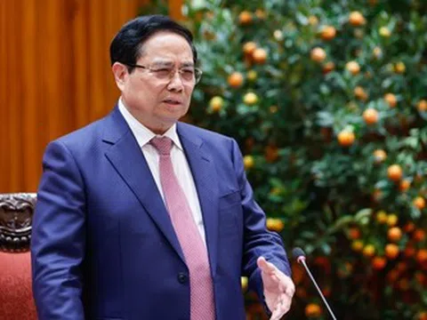 Thủ tướng: Xem xét bố trí ngân sách để hỗ trợ bình ổn giá xăng dầu