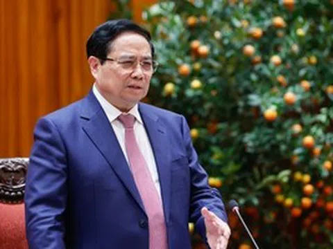 Thủ tướng: Rà soát giảm thuế, phí, bố trí ngân sách để hỗ trợ bình ổn giá xăng dầu