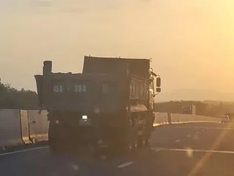 Xe ben chạy làn trái trên tuyến cao tốc Phan Thiết – Dầu Giây bị xử phạt