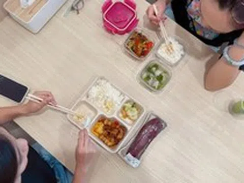 Hàng quán tăng giá, dân văn phòng rủ nhau thành lập 'hội cơm nhà'