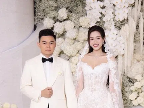 Chồng hoa hậu Đỗ Thị Hà trúng cử đại biểu HĐND, Nhã Phương khoe cơ bụng sau sinh