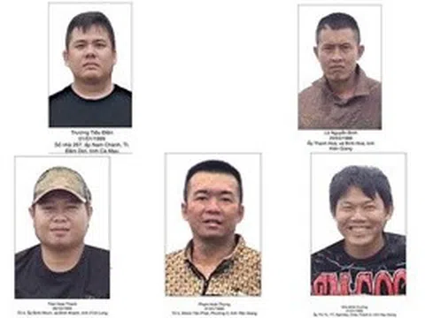 Vận động các đối tượng dàn cảnh mua thiên thạch, cướp 1,5 tỉ đồng ra đầu thú