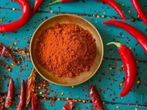 Mẹo phân biệt ớt bột thật với ớt bột trộn phẩm màu