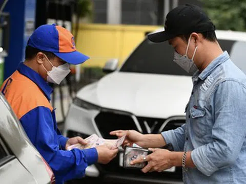 Tối 11/3, giá xăng dầu giảm mạnh, RON95 hạ gần 4.000 đồng/lít