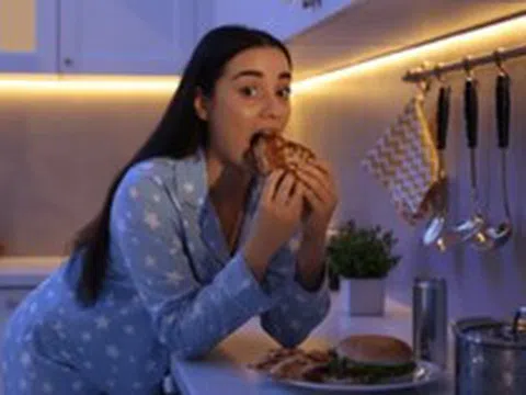 Sau 19h, đừng làm 6 điều này nếu không muốn hại tim mạch