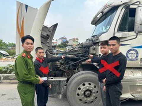 Xe container đỗ tại chợ bị lấy trộm thiết bị giám sát hành trình